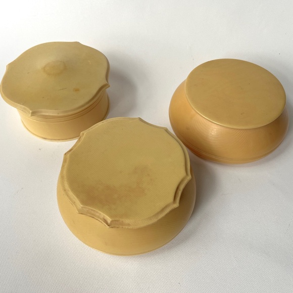 3 Vintage Faux Ivory Powder Jars Celluloid Du Barry Pyralin England Containers - Picture 4 of 15